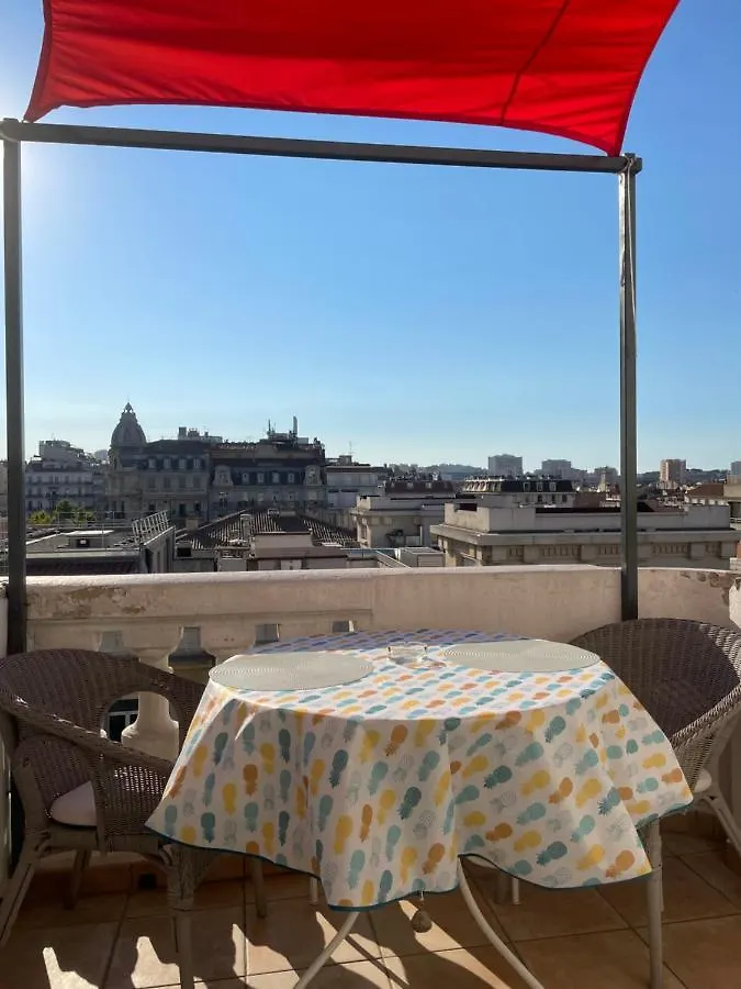 Les Terrasses: Romantic Charm in Central Toulon Apartment