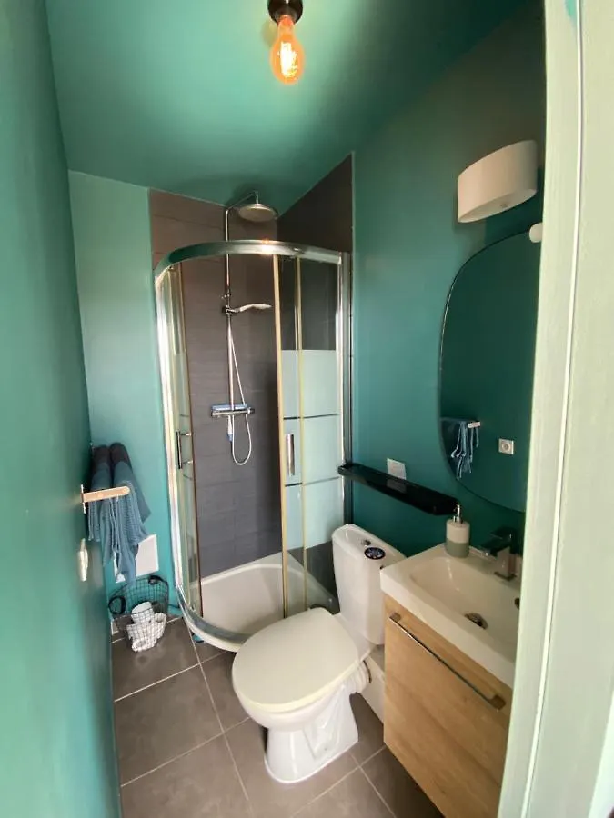 Les Terrasses, Charme Et Authenticite En Hyper Centre De Toulon, Ideal Pour Un Sejour Romantique Ou Une Escapade Urbaine Frankrig